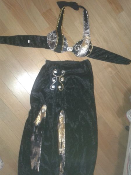 028 - roupa dourada e prata