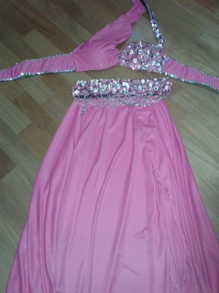 027 - Roupa rosa e prata