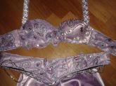 034 -  Roupa lilás