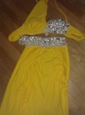 019 - Roupa amarela e prata
