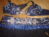 008 - roupa preta e azul pedras
