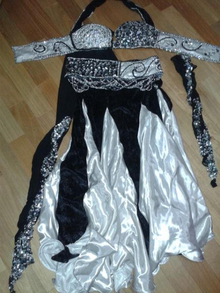 031 - Roupa preta e prata. Saia Sereia