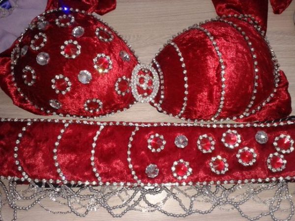 001 - Roupa Vermelha strass