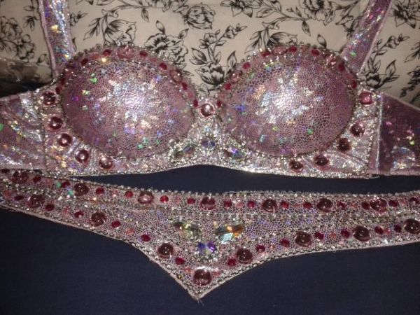 016 - Roupa rosa holográfica